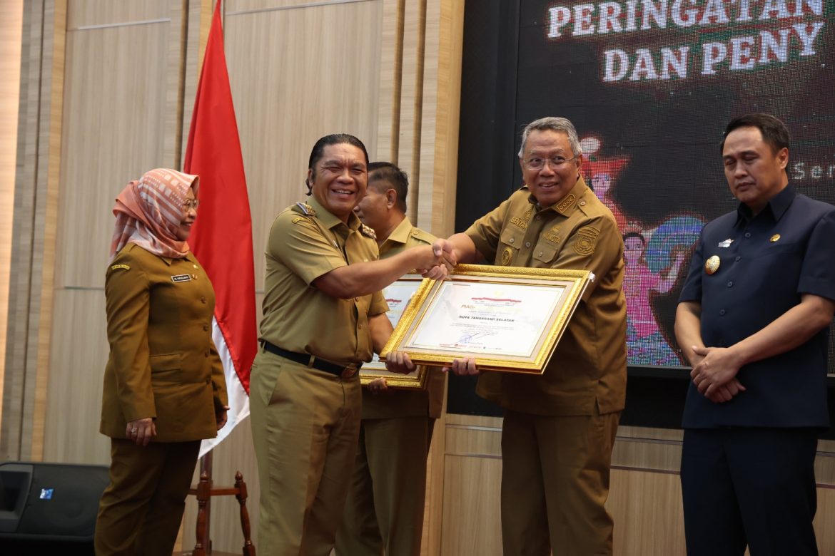 Pj Gubernur Banten Al Muktabar Serahkan DIPA dan TKD Tahun Anggaran 2024