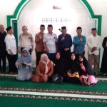 Nampak para pengurus sikapmu berfoto bersama seusai acara pertemuan