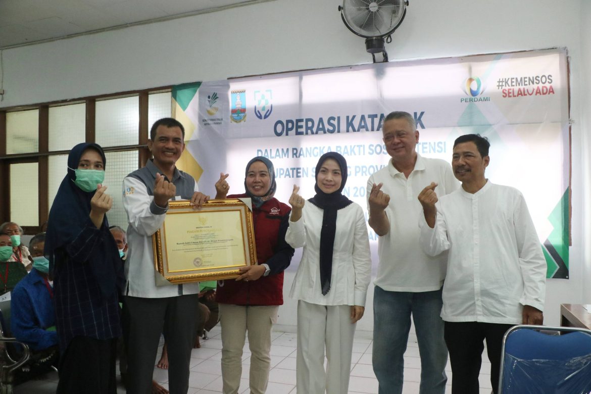Bersama Kemensos, RSDP Serang Gelar Baksos Operasi Katarak Gratis