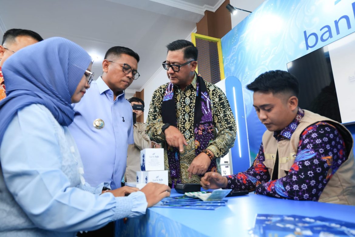 Gubernur Andra Soni Resmikan Payment Point Gerai Samsat untuk Permudah Layanan Pajak