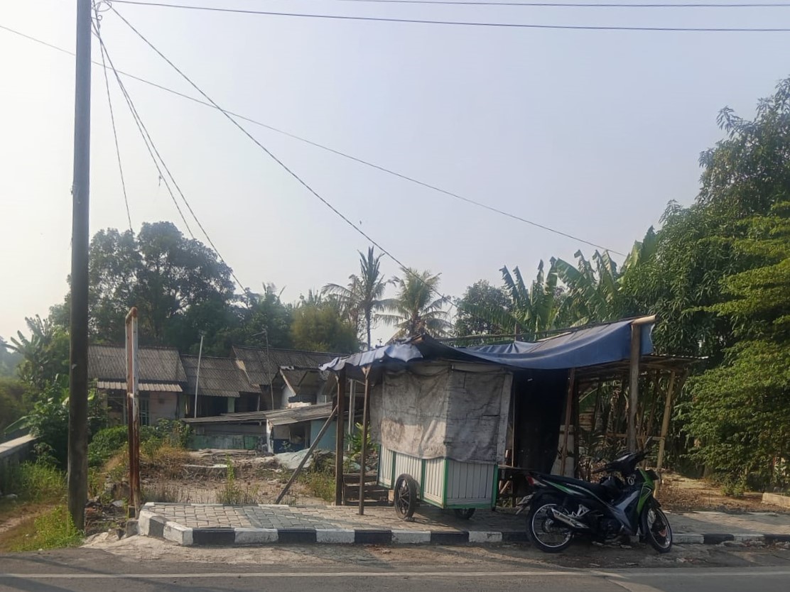 Lapak Tanah H. Kasio di Saluran Pembuang Ciranjeng Digusur oleh Petugas Pengairan Kab. Serang