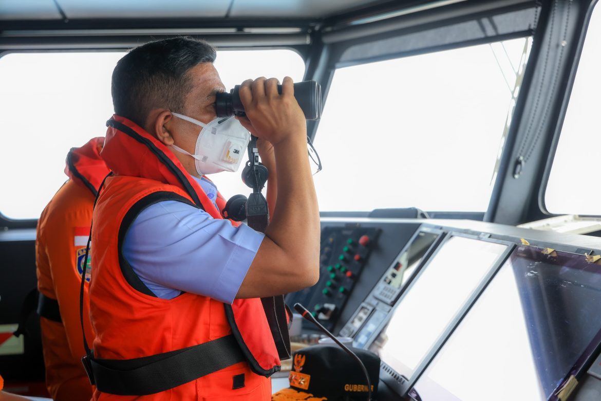 Gubernur Banten Andra Soni Ikut Langsung Pencarian 5 Jurnalis Bersama Tim SAR di di Selat Sunda