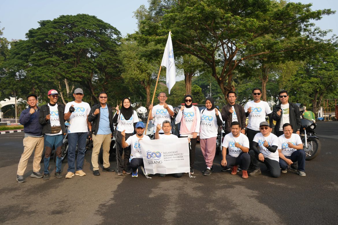 Bendera 500 Tahun Kabupaten Serang Dikibarkan di Puncak Gunung Prakasak Ciomas