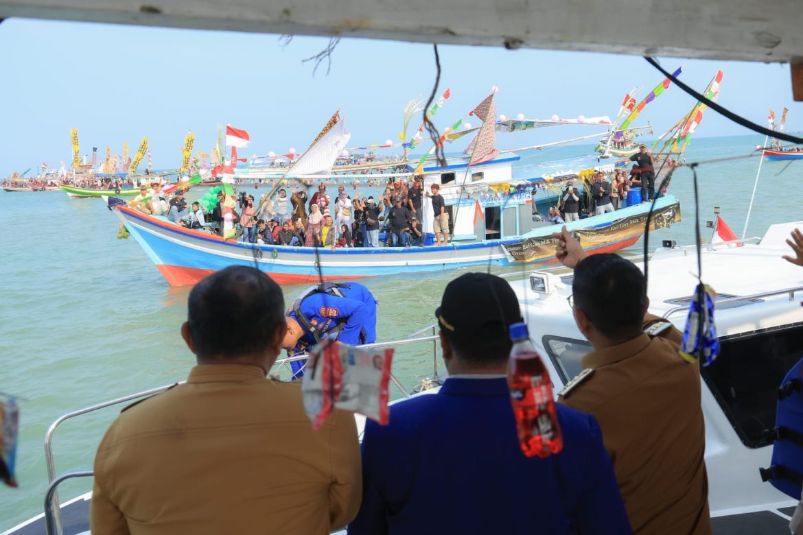 Gubernur Banten Andra Soni Serap Aspirasi Nelayan di Tasyakuran Laut Sidamukti