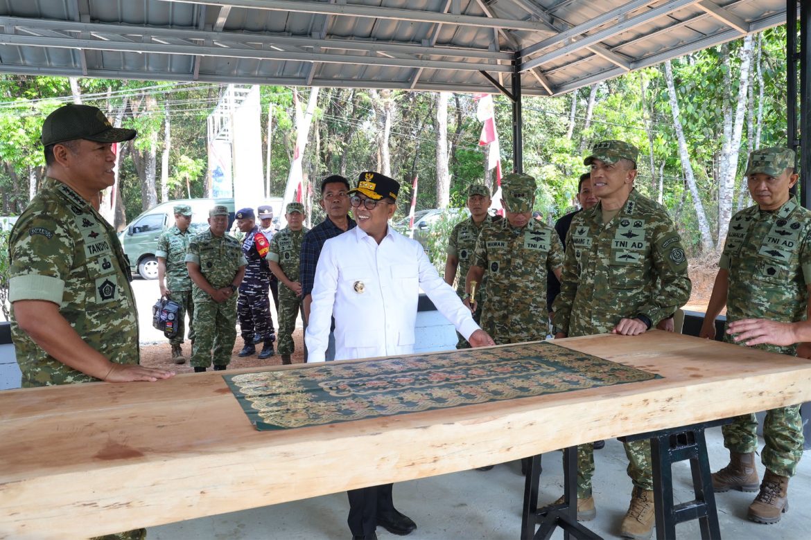 Bangun Jalan 18 Km, Gubernur Banten Andra Soni dampingi Wakil Panglima TNI Tutup Karya Bakti di Pandeglang